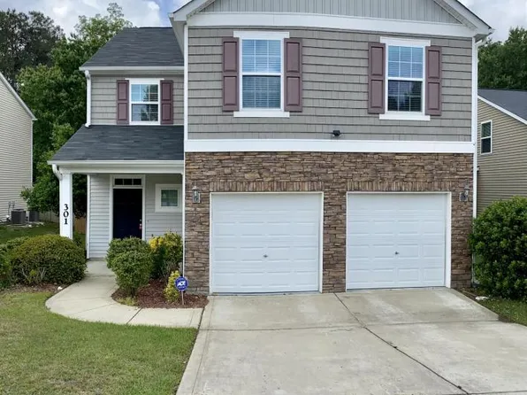 301 River Oak St, Spring Lake, NC 28390