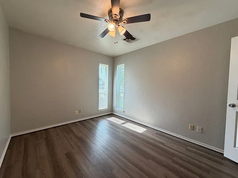 205 S Meadow Ln — Photo 13