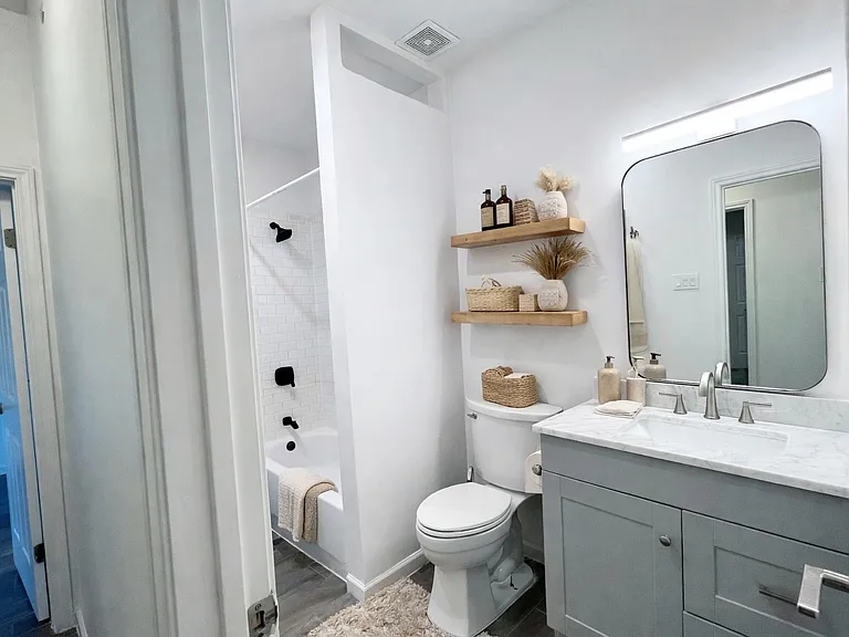 Full Bathroom with 2 Vanities *Virtually Staged*