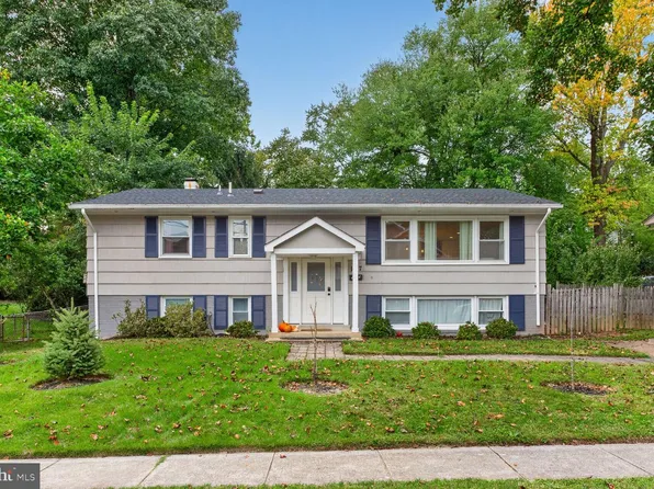 1107 Hillcrest Dr SW, Vienna, VA 22180