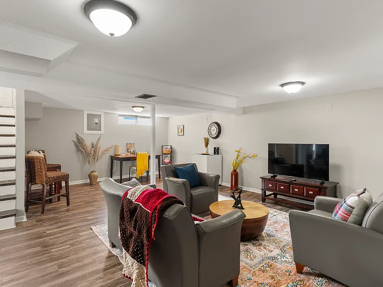 Summit Dr — Photo 21