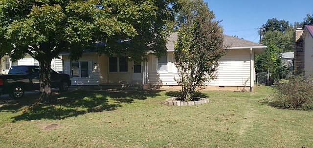 1st image of 3915 W 41st Pl