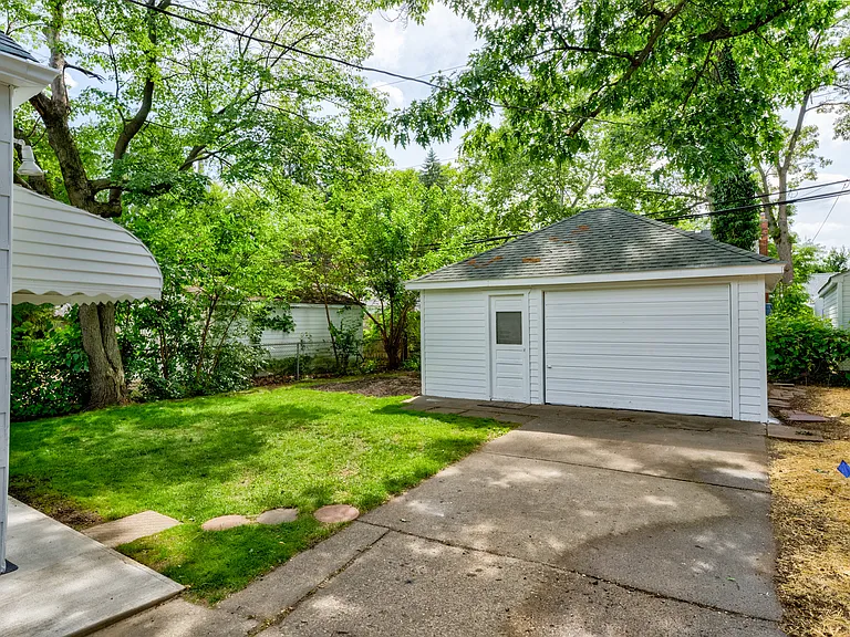 835 Allen St — Photo 42