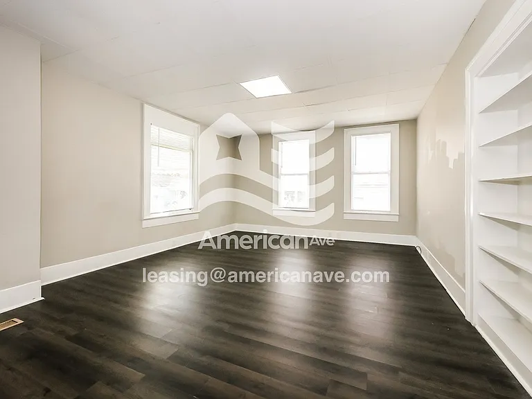 712941_002_wm_-_living_room_13161152.jpg