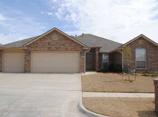 9200 Shady Grv, Moore, OK 73160