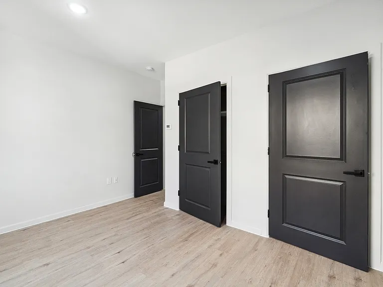 124-128 Putnam St #1 — Photo 8