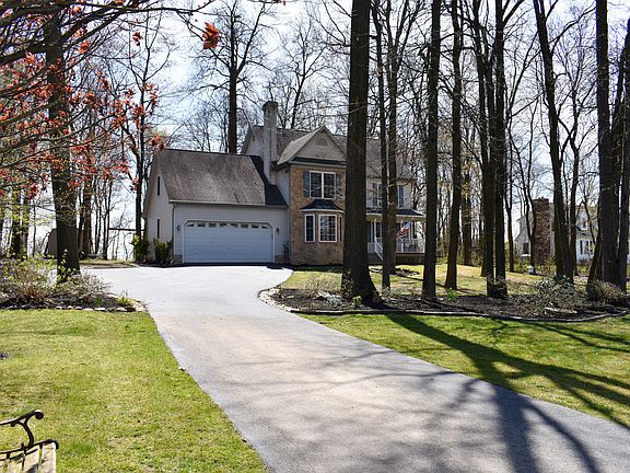 3rd image of 204 Woodland Dr