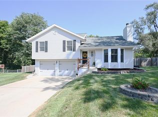7906 Little Ln, Pleasant Valley, MO 64068