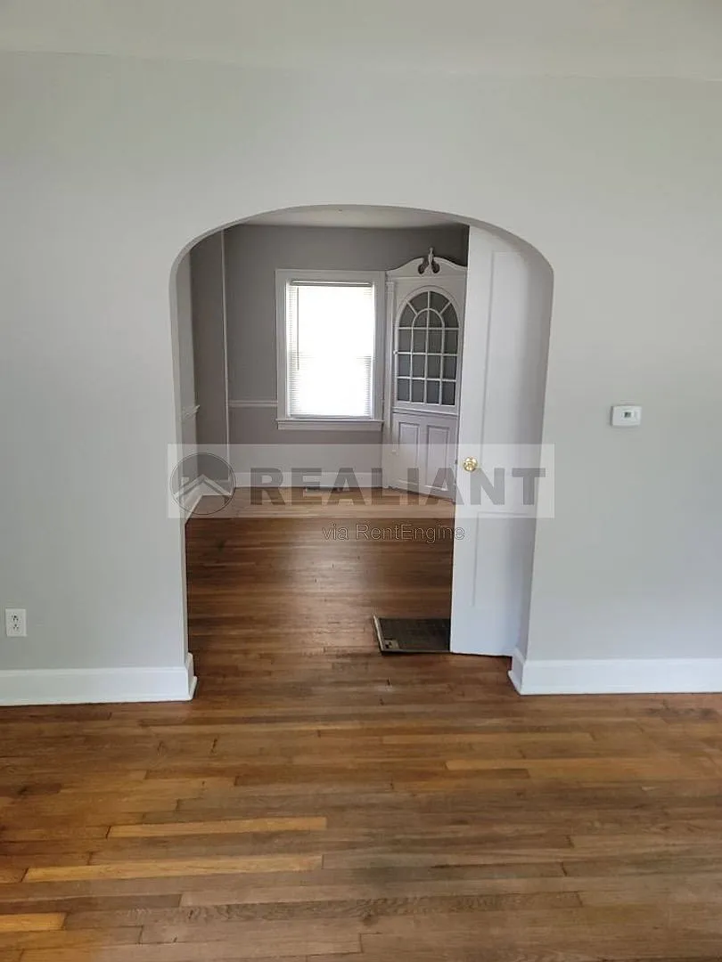 3 bed, 2.0 bath, 1409 sqft, $1,797 — Photo 2