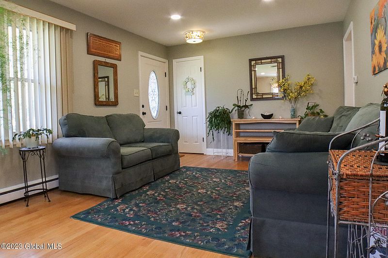 5th image of 9 Clermont Street