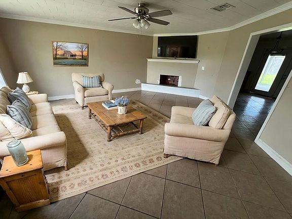 Additional Living Room