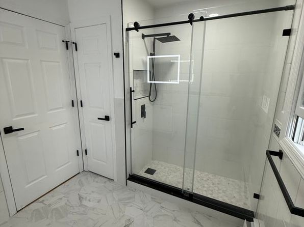 2054 Grove St Floor 2