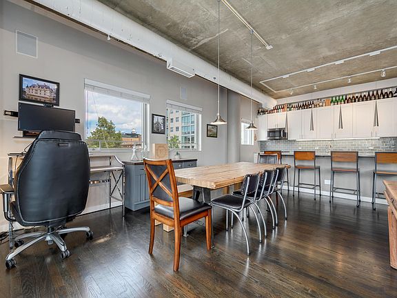 5th image of 939 W Huron St Unit 310