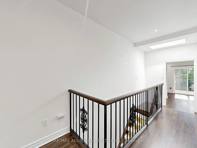 68 Macpherson Ave — Photo 17