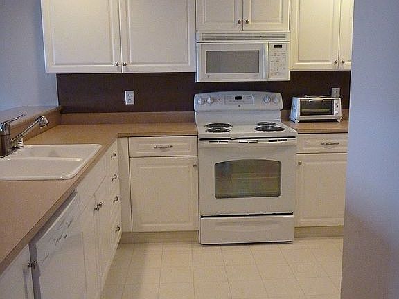 2nd image of 9222 Roosevelt Way NE APT 403