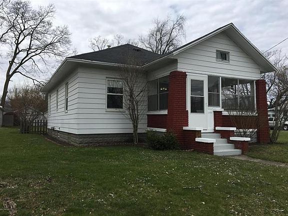 2nd image of 2423 De Laat Ave SW