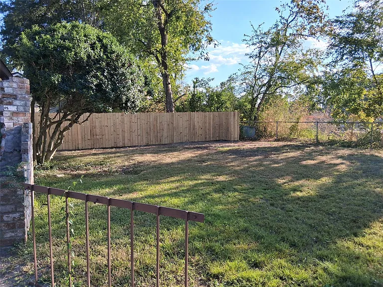 7515 Brush Wood Dr — Photo 3