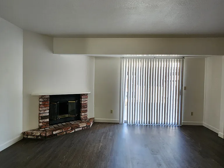 1115 N Lincoln St #B — Photo 6