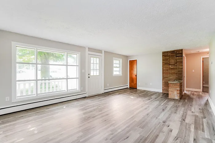 2 bed, 1.0 bath, 912 sqft, $1,095 — Photo 3