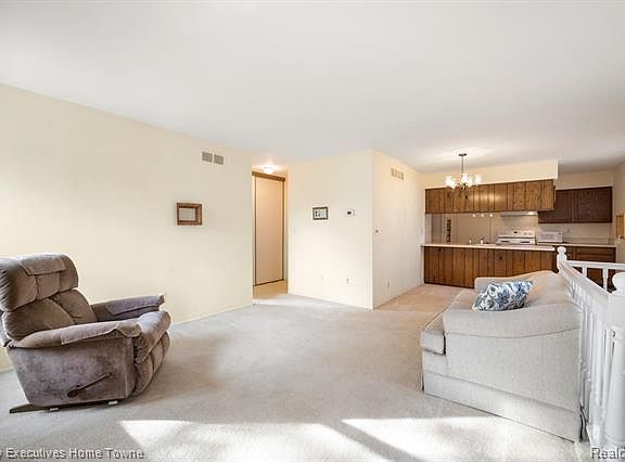 4th image of 359 Neptune Dr