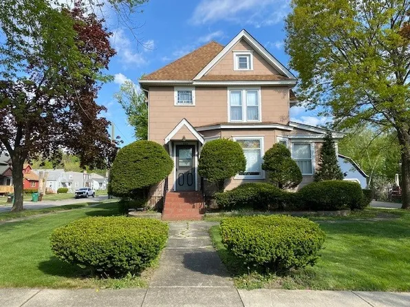 603 Amsterdam St, Woodstock, IL 60098