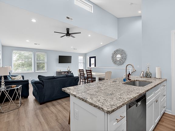 Modern townhouse near the sand. Relax and recharge made easy in this fully stocked family home.