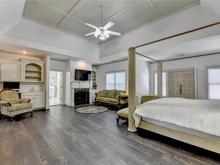 8910 Pinehurst Cv — Photo 5