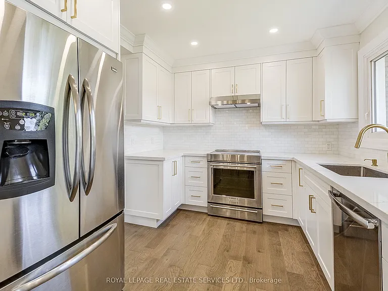 351 Strathcona Dr — Photo 20