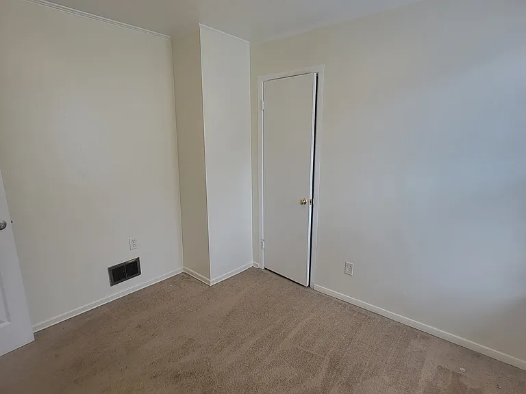 2209 Lombard Ave #1 — Photo 12
