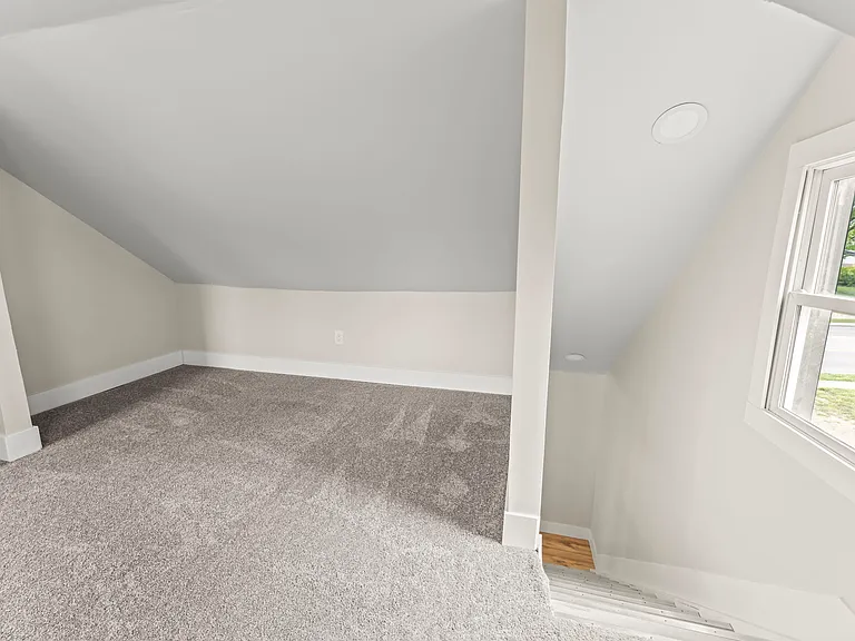 1021 S Maple Ave — Photo 20