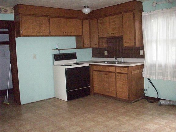 5th image of 10684 Lake Ave