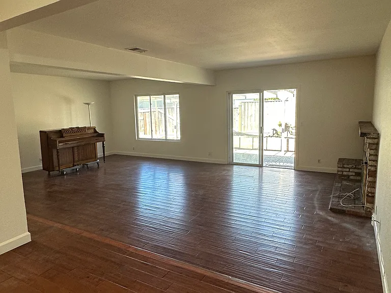 2023 Portsmouth Ct — Photo 2
