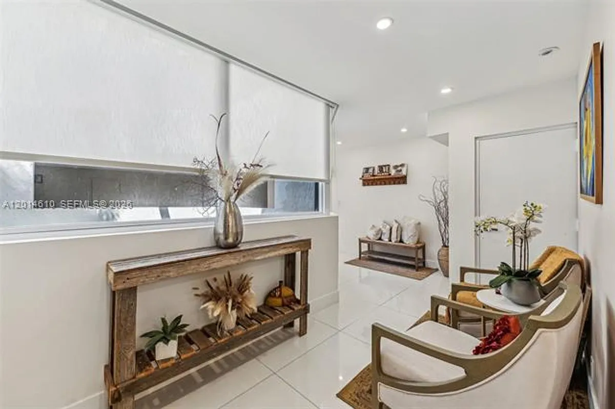 Building Photo - 121 Crandon Blvd #251
