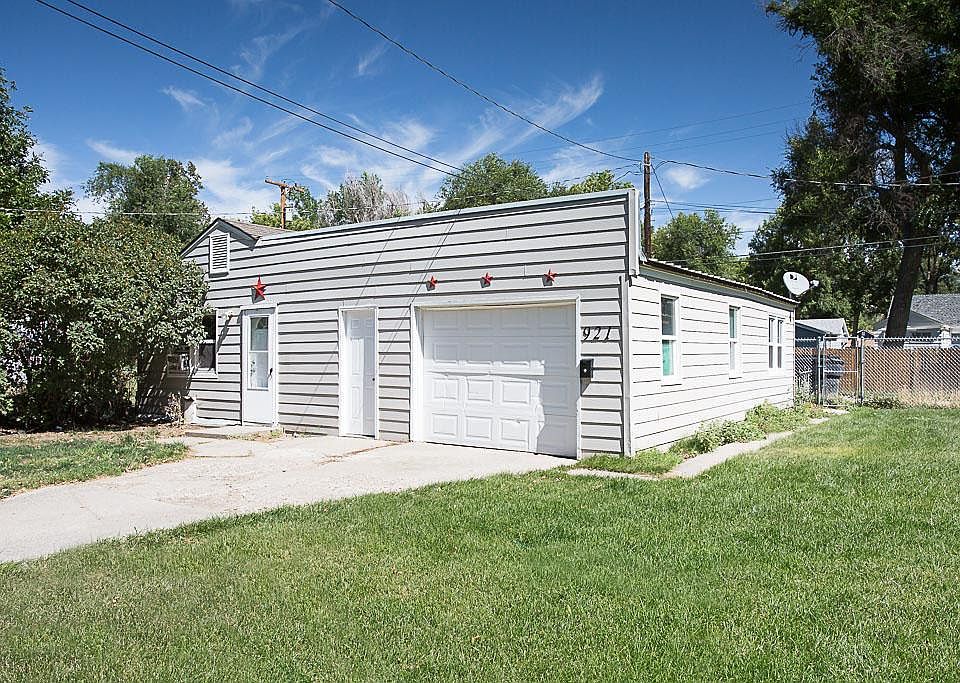 This home sits to the back of the lot.