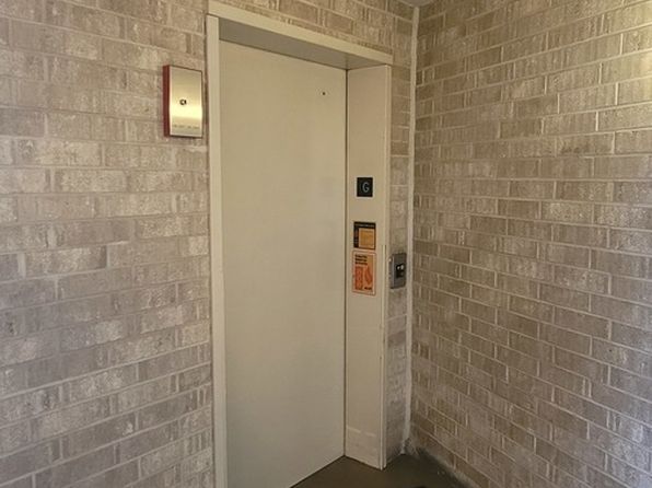 4530 W 93rd St APT 2B, Oak Lawn, IL 60453