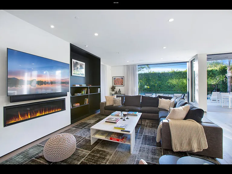 N Gardner St — Photo 17