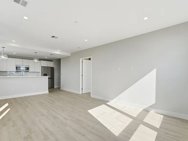 Skylar Lofts JC — Photo 19