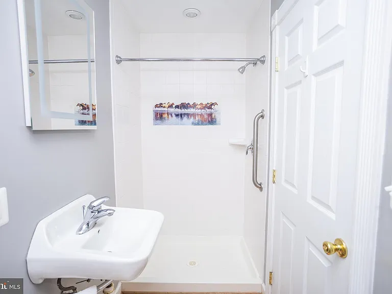 1207 N Livingston St — Photo 34