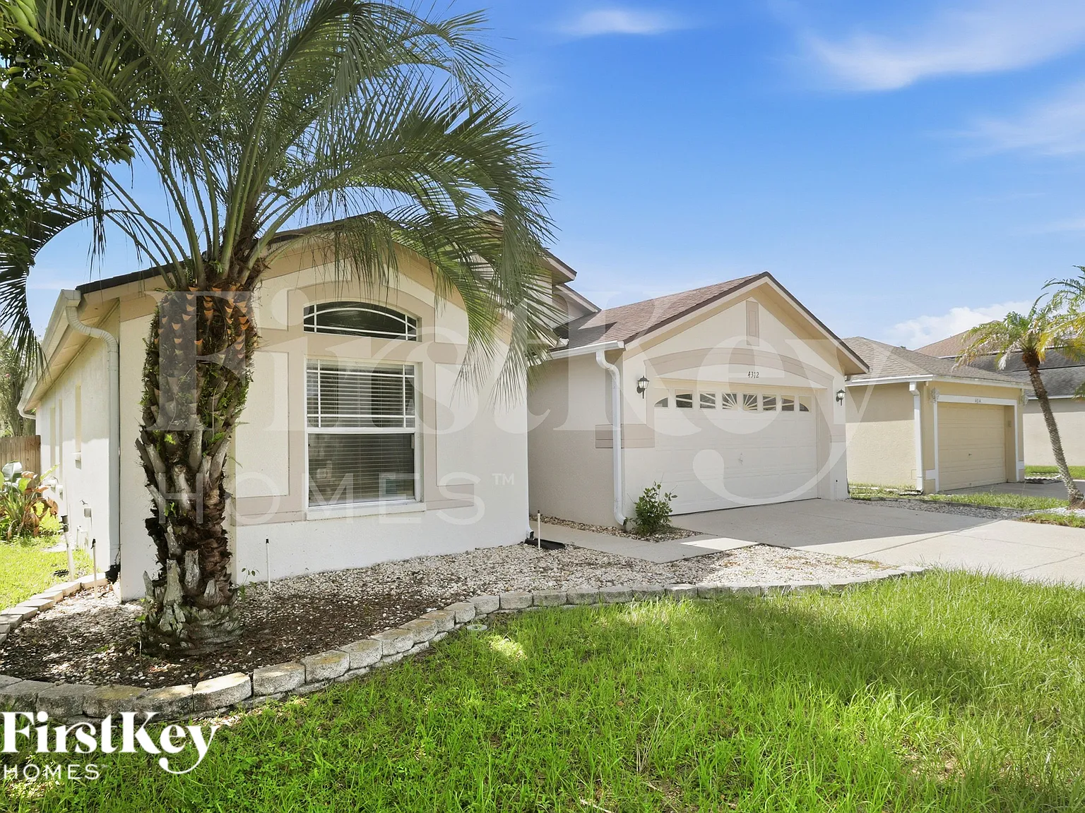 3 bed, 2.0 bath, 2090 sqft, $2,590 — Photo 2