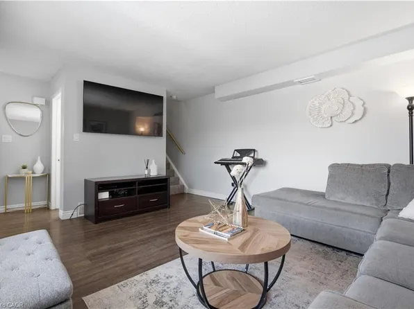423 Westwood Dr #44, Kitchener, ON N2M 5B5
