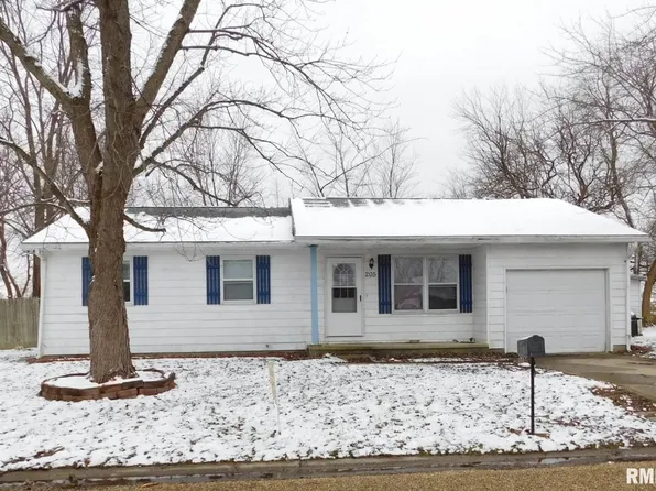 205 Westport Dr, Salem, IL 62881