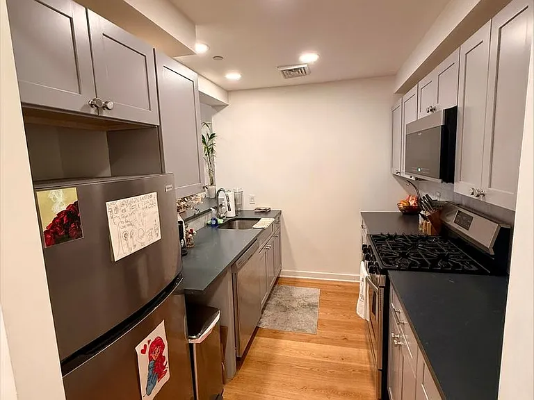 Franklin House Apartments — Photo 43