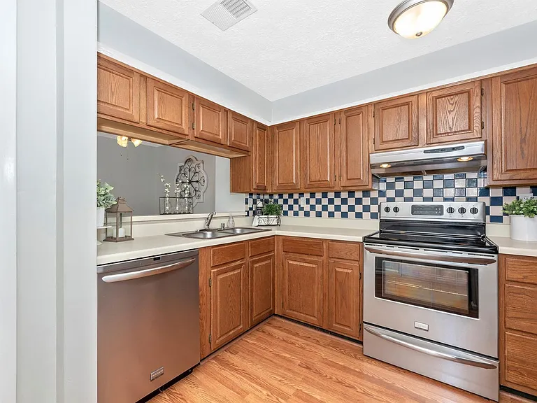 802 Stratford Way #K — Photo 5