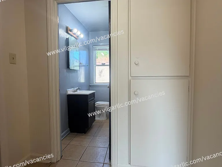 727 Mount St — Photo 9