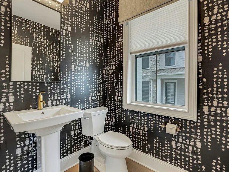 63 Samuel Way — Photo 19