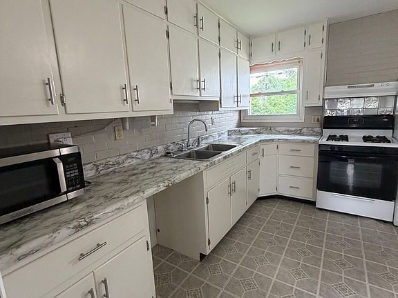 4th image of 627 Fargo St