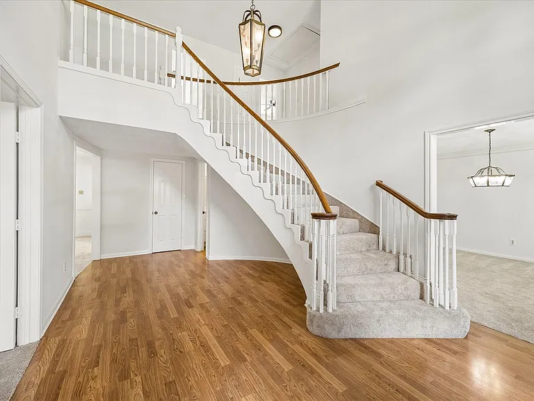 15823 Pebble Bend Dr — Photo 3