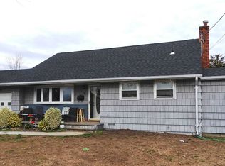 21 Marionette Walk, Lindenhurst, NY 11757