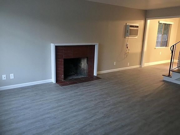 3rd image of 3928 El Camino Ave