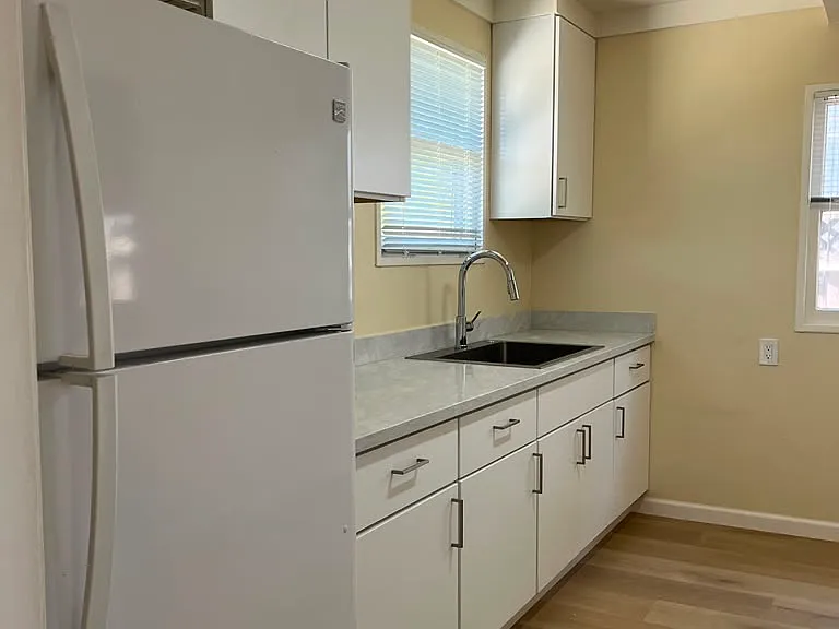 589 Manzanita Ave — Photo 3